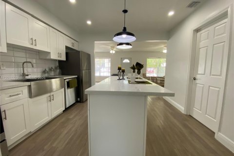 Casa en venta en Fort Lauderdale, Florida, 3 dormitorios, 115.38 m2 № 2265501 - foto 15
