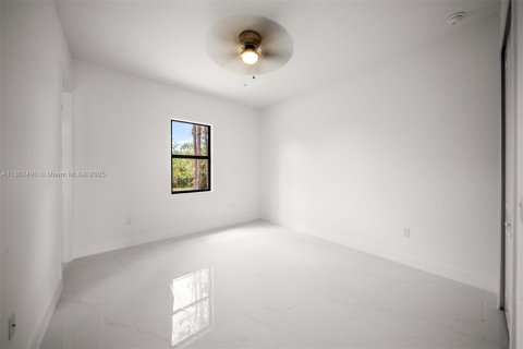 House in Lehigh Acres, Florida 3 bedrooms № 1748442 - photo 7