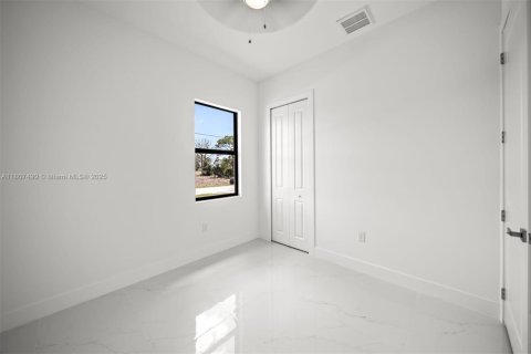House in Lehigh Acres, Florida 3 bedrooms № 1748442 - photo 18