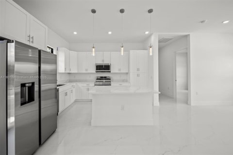 House in Lehigh Acres, Florida 3 bedrooms № 1748442 - photo 8