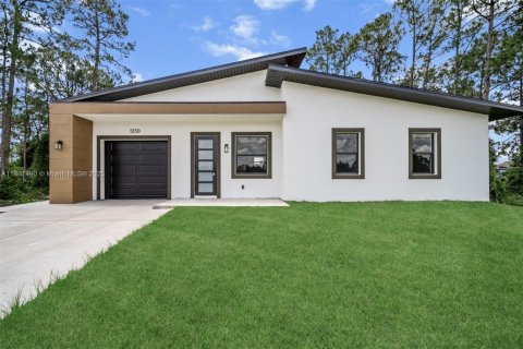 House in Lehigh Acres, Florida 3 bedrooms № 1748442 - photo 1
