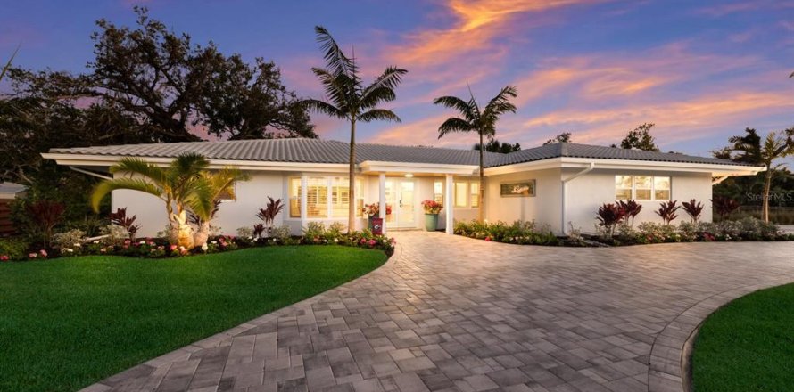 House in Sarasota, Florida 3 bedrooms, 171.68 sq.m. № 1547845