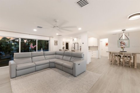 House in Sarasota, Florida 3 bedrooms, 171.68 sq.m. № 1547845 - photo 19