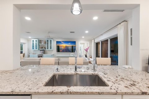 House in Sarasota, Florida 3 bedrooms, 171.68 sq.m. № 1547845 - photo 25