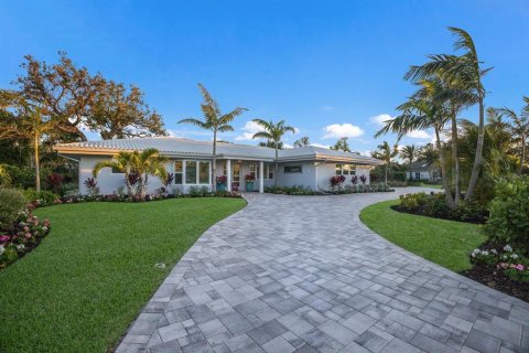 House in Sarasota, Florida 3 bedrooms, 171.68 sq.m. № 1547845 - photo 2