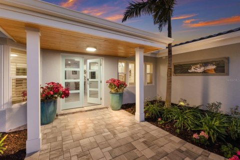 House in Sarasota, Florida 3 bedrooms, 171.68 sq.m. № 1547845 - photo 11