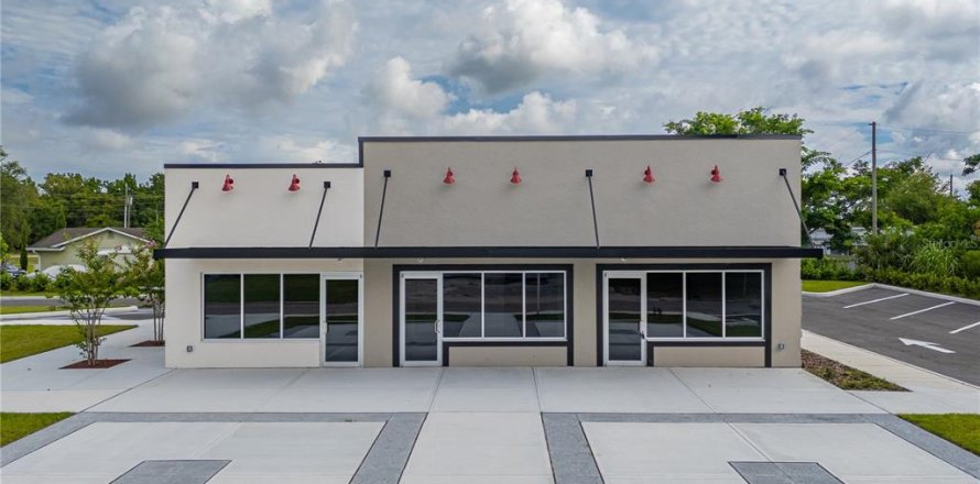 Commercial property in Winter Garden, Florida 214.05 sq.m. № 2233441