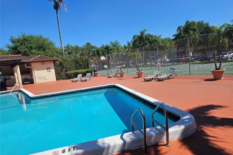Townhouse in Sunrise, Florida 3 bedrooms, 140.47 sq.m. № 2041742 - photo 13