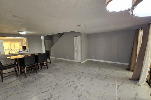 Купить таунхаус в Санрайз, Флорида 3 спальни, 140.47м2, № 2041742 - фото 5