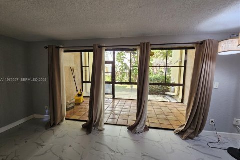 Купить таунхаус в Санрайз, Флорида 3 спальни, 140.47м2, № 2041742 - фото 3