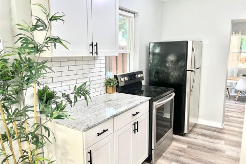 Купить виллу или дом в Форт-Лодердейл, Флорида 2 спальни, 96.25м2, № 2006622 - фото 4