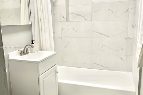 Купить виллу или дом в Форт-Лодердейл, Флорида 2 спальни, 96.25м2, № 2006622 - фото 28