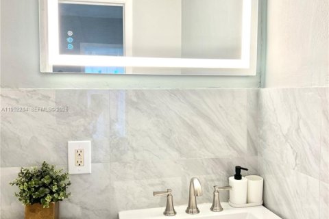 Купить виллу или дом в Форт-Лодердейл, Флорида 2 спальни, 96.25м2, № 2006622 - фото 26