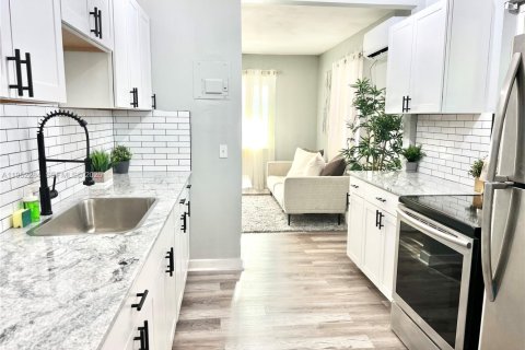 Купить виллу или дом в Форт-Лодердейл, Флорида 2 спальни, 96.25м2, № 2006622 - фото 8