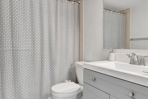 Condo in Deerfield Beach, Florida, 2 bedrooms  № 1834264 - photo 28