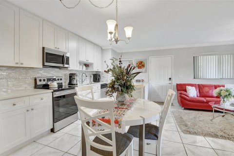Condo in Deerfield Beach, Florida, 2 bedrooms  № 1834264 - photo 10