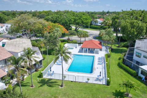 Touwnhouse à vendre à Deerfield Beach, Floride: 2 chambres, 115.94 m2 № 2088156 - photo 24