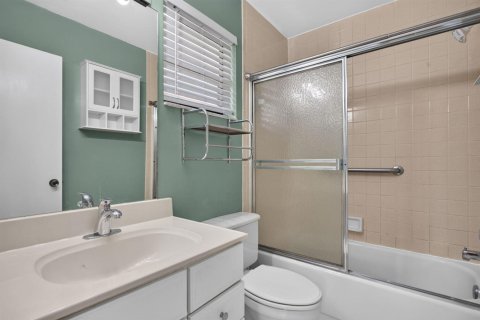 Touwnhouse à vendre à Deerfield Beach, Floride: 2 chambres, 115.94 m2 № 2088156 - photo 15