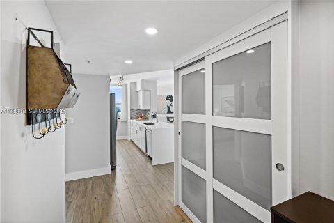 Снять в аренду кондоминиум в Майами-Бич, Флорида 2 спальни, 104.98м2, № 2028299 - фото 14