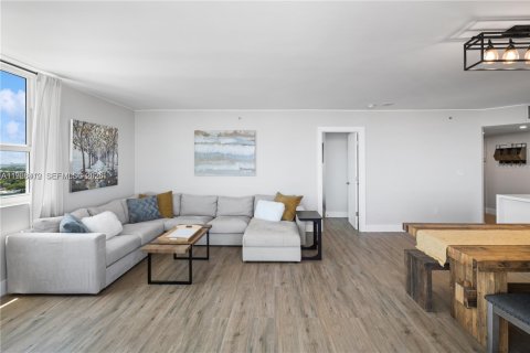 Снять в аренду кондоминиум в Майами-Бич, Флорида 2 спальни, 104.98м2, № 2028299 - фото 3