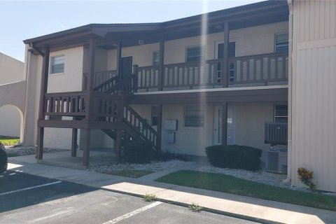 Condo in New Port Richey, Florida, 2 bedrooms № 2231737 - photo 25