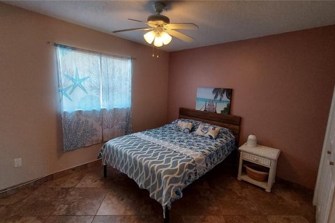Condo in New Port Richey, Florida, 2 bedrooms № 2231737 - photo 21