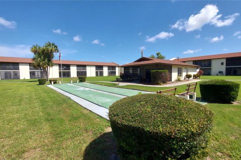 Condo in New Port Richey, Florida, 2 bedrooms № 2231737 - photo 27