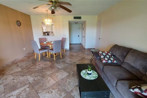 Condo in New Port Richey, Florida, 2 bedrooms № 2231737