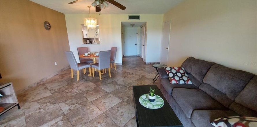 Condo in New Port Richey, Florida, 2 bedrooms № 2231737