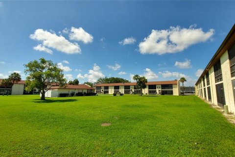 Condo in New Port Richey, Florida, 2 bedrooms № 2231737 - photo 26