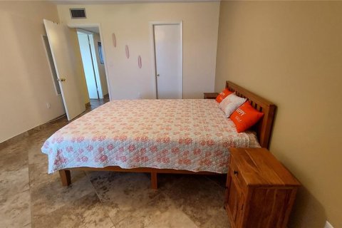 Condo in New Port Richey, Florida, 2 bedrooms № 2231737 - photo 18
