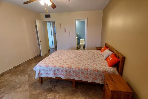 Condo in New Port Richey, Florida, 2 bedrooms № 2231737 - photo 19