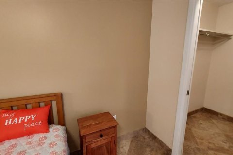 Condo in New Port Richey, Florida, 2 bedrooms № 2231737 - photo 17