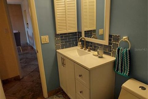 Condo in New Port Richey, Florida, 2 bedrooms № 2231737 - photo 13