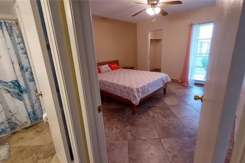 Condo in New Port Richey, Florida, 2 bedrooms № 2231737 - photo 15
