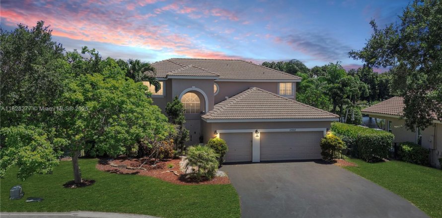 House in Coral Springs, Florida 5 bedrooms, 265.51 sq.m. № 1800843