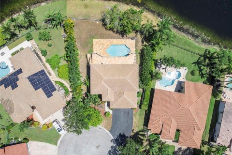 House in Coral Springs, Florida 5 bedrooms, 265.51 sq.m. № 1800843 - photo 9