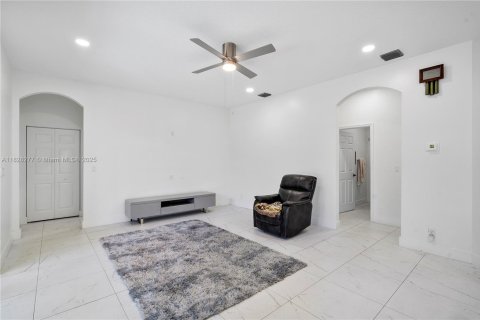 House in Coral Springs, Florida 5 bedrooms, 265.51 sq.m. № 1800843 - photo 30