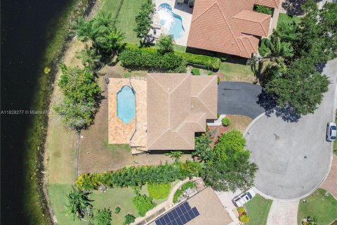 House in Coral Springs, Florida 5 bedrooms, 265.51 sq.m. № 1800843 - photo 8