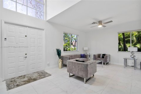 House in Coral Springs, Florida 5 bedrooms, 265.51 sq.m. № 1800843 - photo 19
