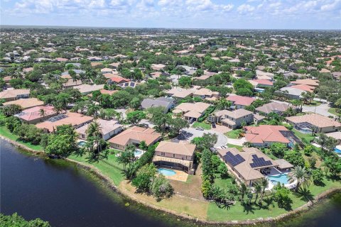 House in Coral Springs, Florida 5 bedrooms, 265.51 sq.m. № 1800843 - photo 11
