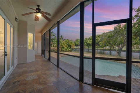 House in Coral Springs, Florida 5 bedrooms, 265.51 sq.m. № 1800843 - photo 6