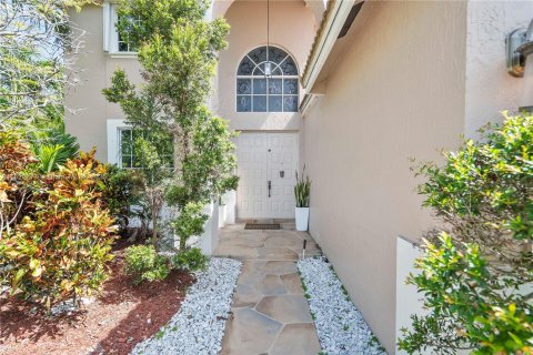 House in Coral Springs, Florida 5 bedrooms, 265.51 sq.m. № 1800843 - photo 15