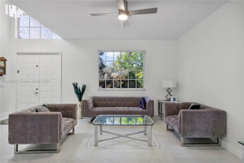 House in Coral Springs, Florida 5 bedrooms, 265.51 sq.m. № 1800843 - photo 21