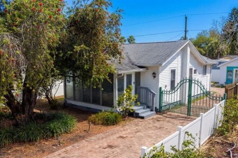 House in Gulfport, Florida 2 bedrooms, 73.95 sq.m. № 2197998