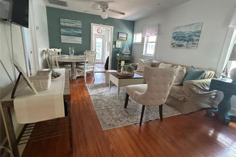 House in Gulfport, Florida 2 bedrooms, 73.95 sq.m. № 2197998 - photo 8