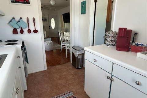 House in Gulfport, Florida 2 bedrooms, 73.95 sq.m. № 2197998 - photo 15
