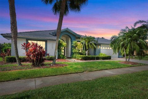 House in Hudson, Florida 3 bedrooms, 247.58 sq.m. № 1806517 - photo 1