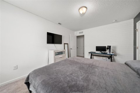 House in Minneola, Florida 3 bedrooms, 186.27 sq.m. № 2312797 - photo 23
