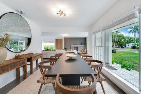 House in Miami Shores, Florida 4 bedrooms, 233 sq.m. № 1976031 - photo 10